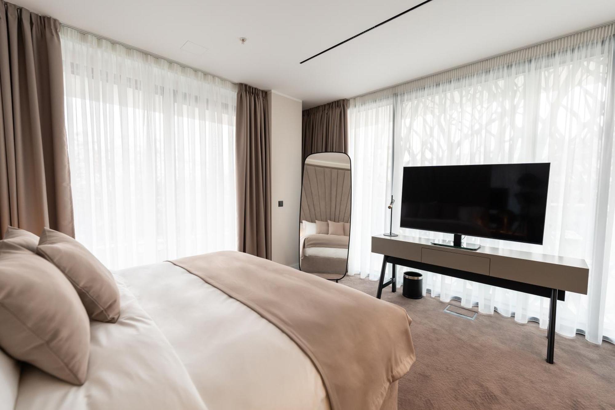 New Belgrade Premium Hotel Exterior photo